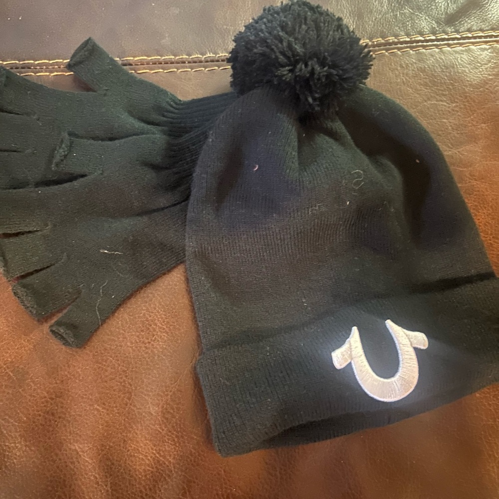 New Ladies True Religion 2 pc Hat & Fingerless Gloves Set